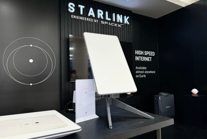 Starlink satellite Internet receivers on display in Hanoi, October 2023. Photo by VnExpress/Luu Quy